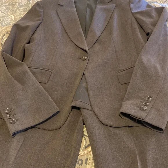 Tall 33 inseam Tahari grey blazer and pants - Picture 12 of 12